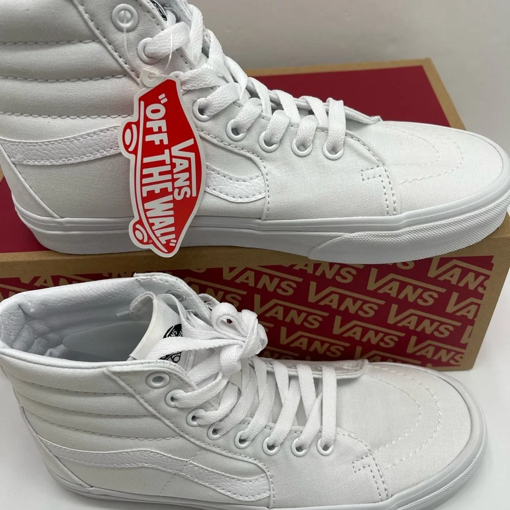 Vans Men’s Sk8-Hi Sneakers
True White
VN000D5IW00
Lifestyle, Original Icon, Canv - Picture 3 of 16